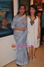 Asha Bhosle at Madhuri Badhuri art exhibition in Kalaghoda on 8th June 2011 (45).JPG